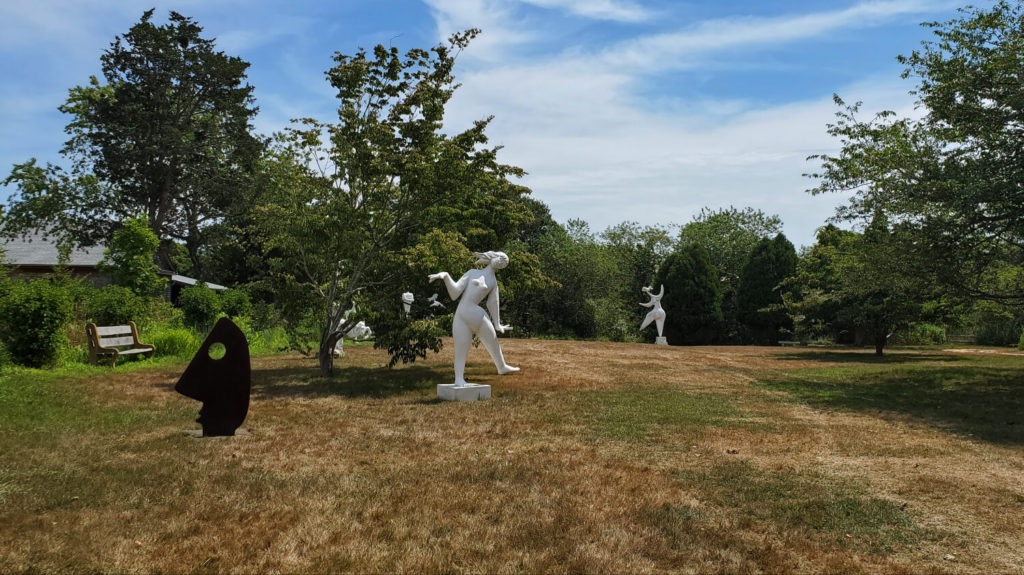 the Field Gallery and Sculpture garden in West Tisbury - Fun things to do on Martha's Vineyard