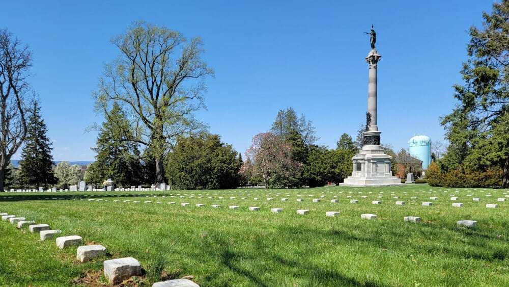 A top thing to do in Gettysburg is visit the National cemetery where Lincoln gave his famous address. Photo shows Gettysburg National Cemetery with headstones in the ground.