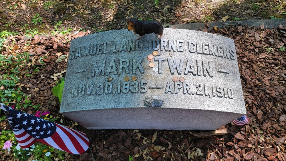 weekend in the finger lakes with kids - mark twain grave site