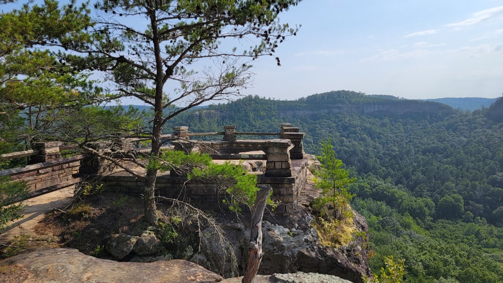 best hikes in the red river gorge - Chimney top overlook at Daniel Boone national forest at sunset is one of the best things to do in Red River Gorge