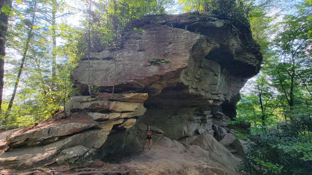 best hikes in the red river gorge - whistling arch