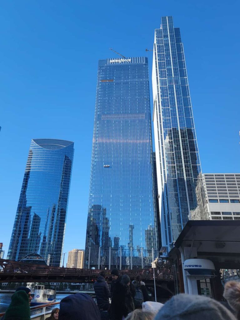 view of window washers on the Salesforce tower from the Wendella Chicago architecture boat tour